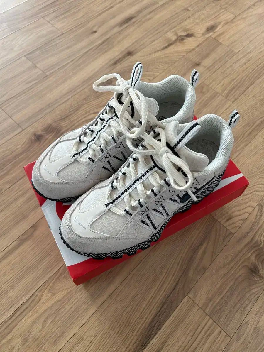 ナイキ エア フマラ スニーカー 235