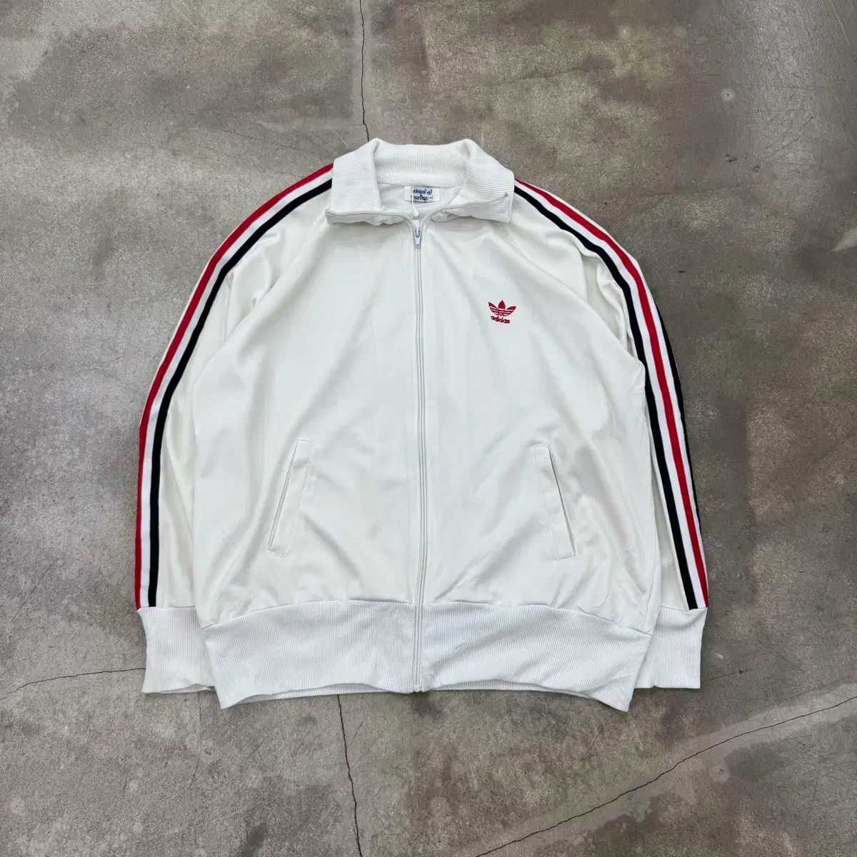 00 s必須アイテム ユニセックス adidas 3本線 白 ジャージ