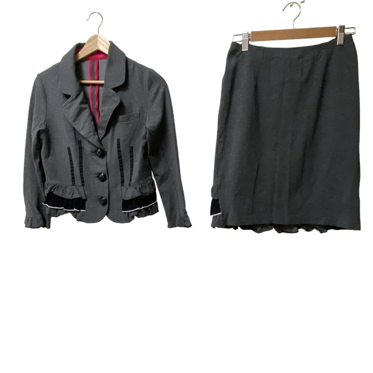 Regina Romantico レジィーナロマンティコ スカートスーツ レディース - グレー×黒×白 フリル