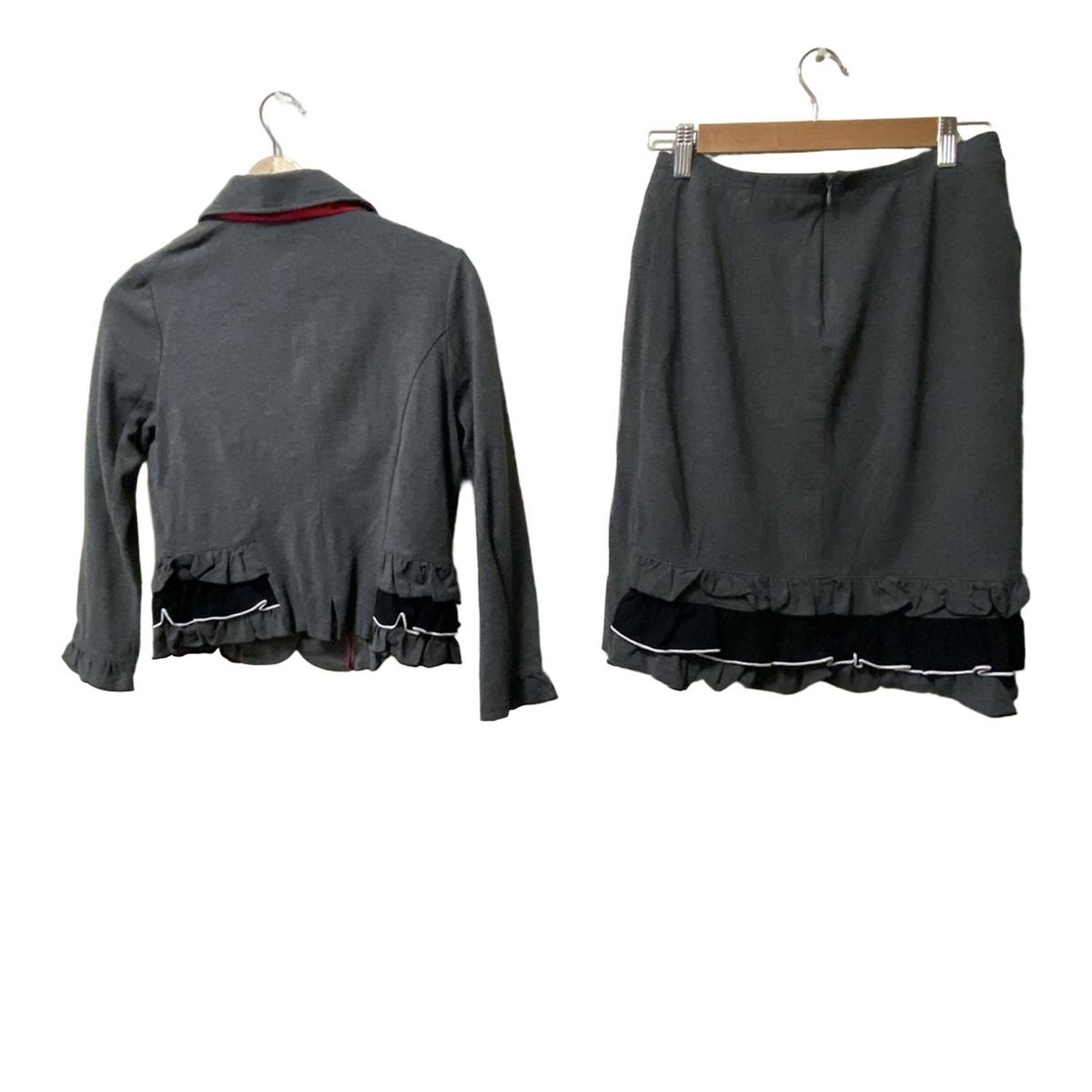 Regina Romantico レジィーナロマンティコ スカートスーツ レディース - グレー×黒×白 フリル