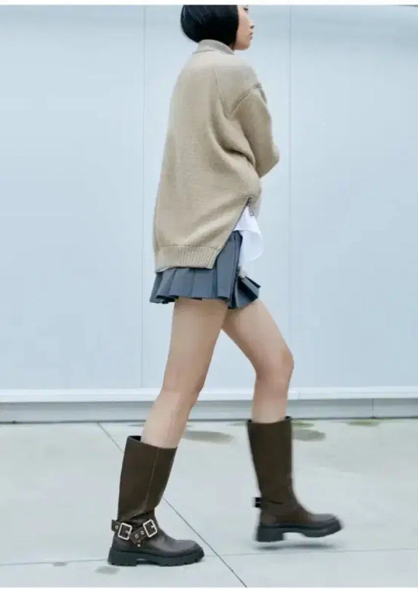 ザラ トラックソール バックル フラットブーツ