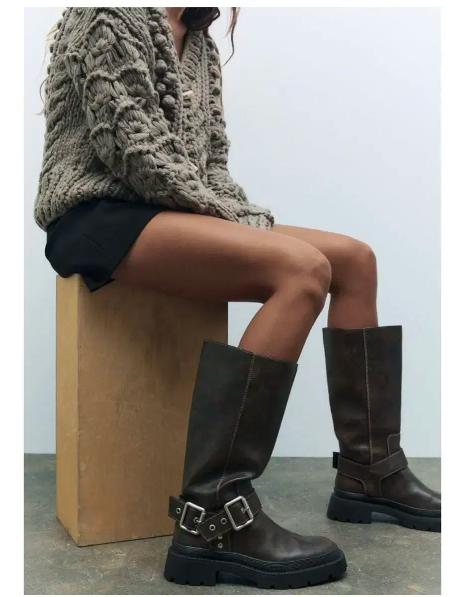 バックル フラットブーツ