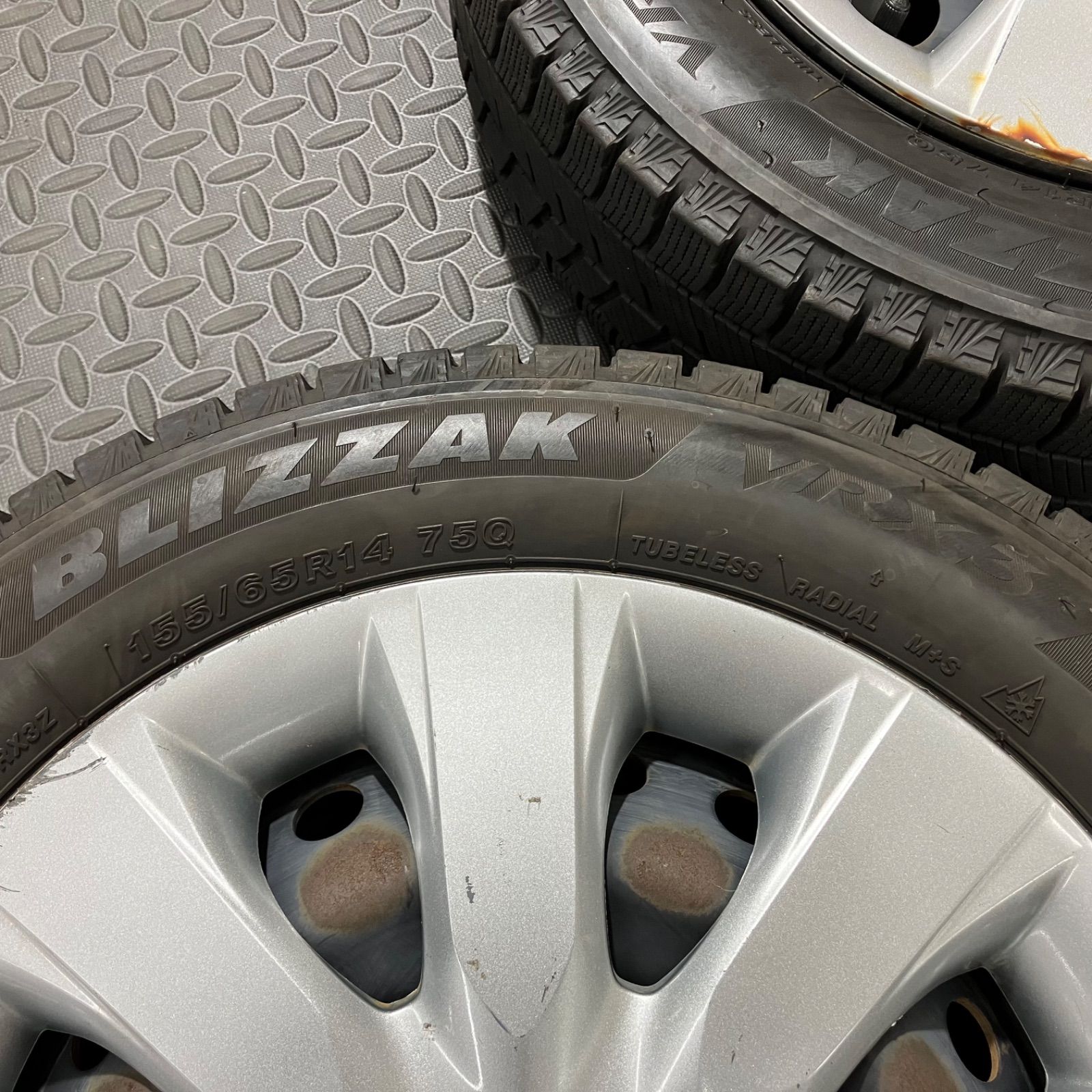 スタッドレスタイヤ