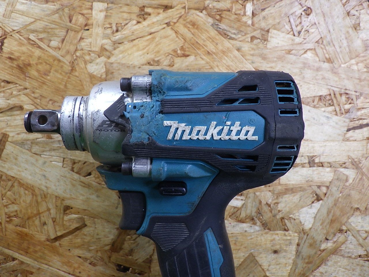 先端カバーやリング マキタ makita 充電式インパクトレンチ 18V TW300D 傷や汚れあり ジャンク扱い品