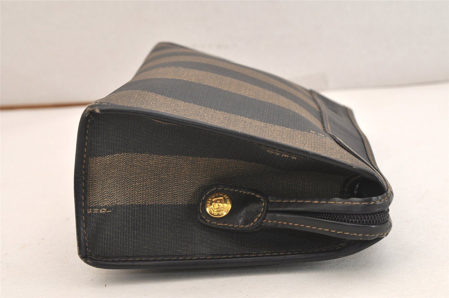 財布 ピーブイシー