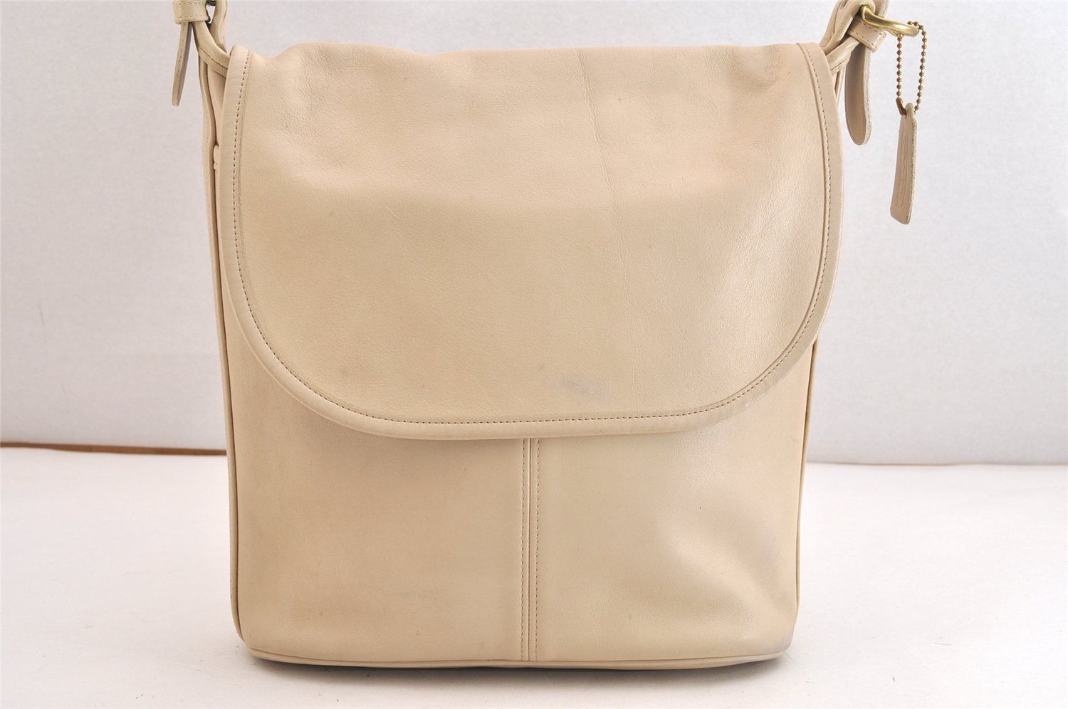 COACH オールドコーチ ヴィンテージ ショルダークロスボディーバッグ レザー ホワイト クリーム 4064N