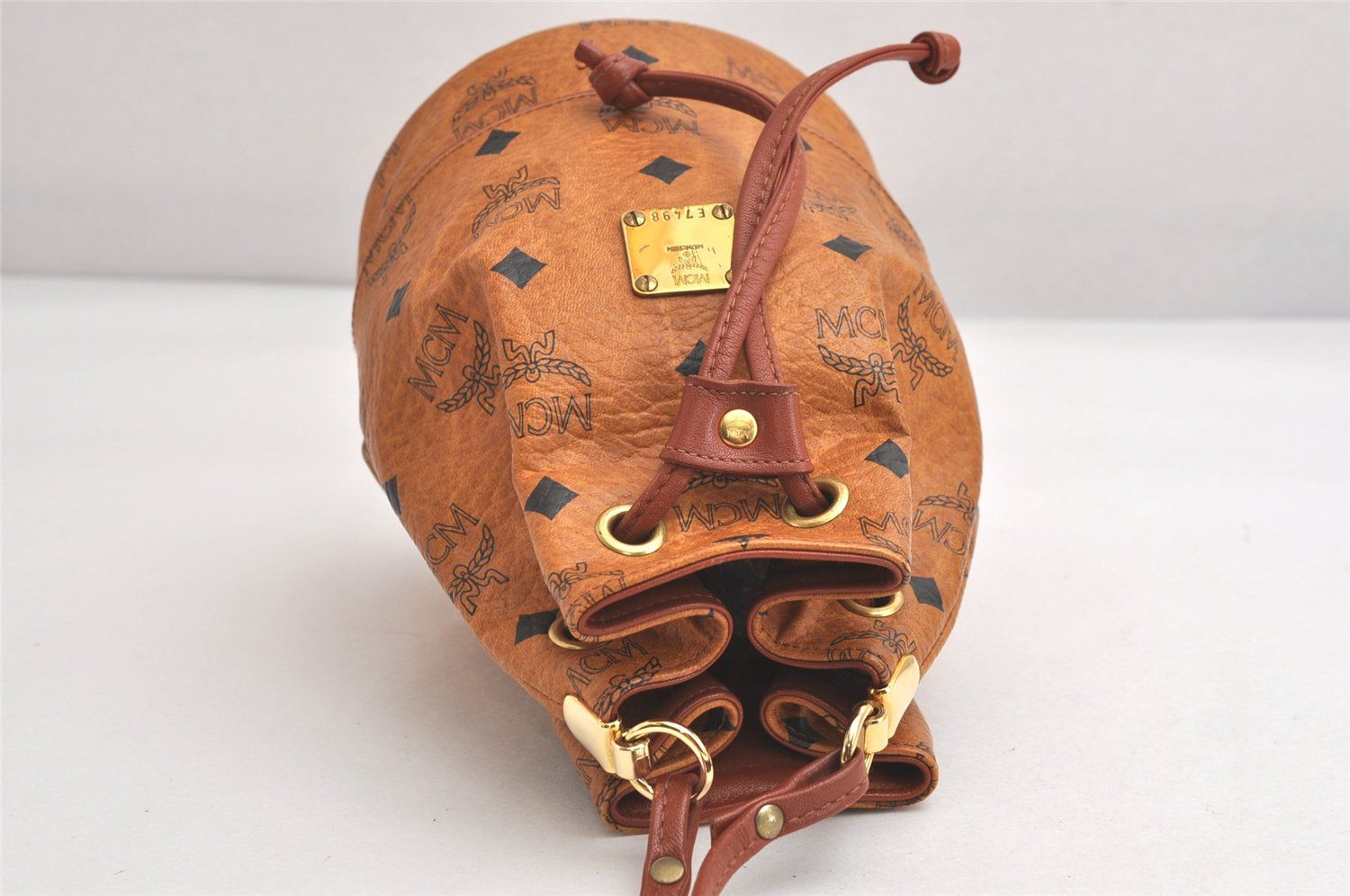 巾着型 ショルダークロスボディーバッグ