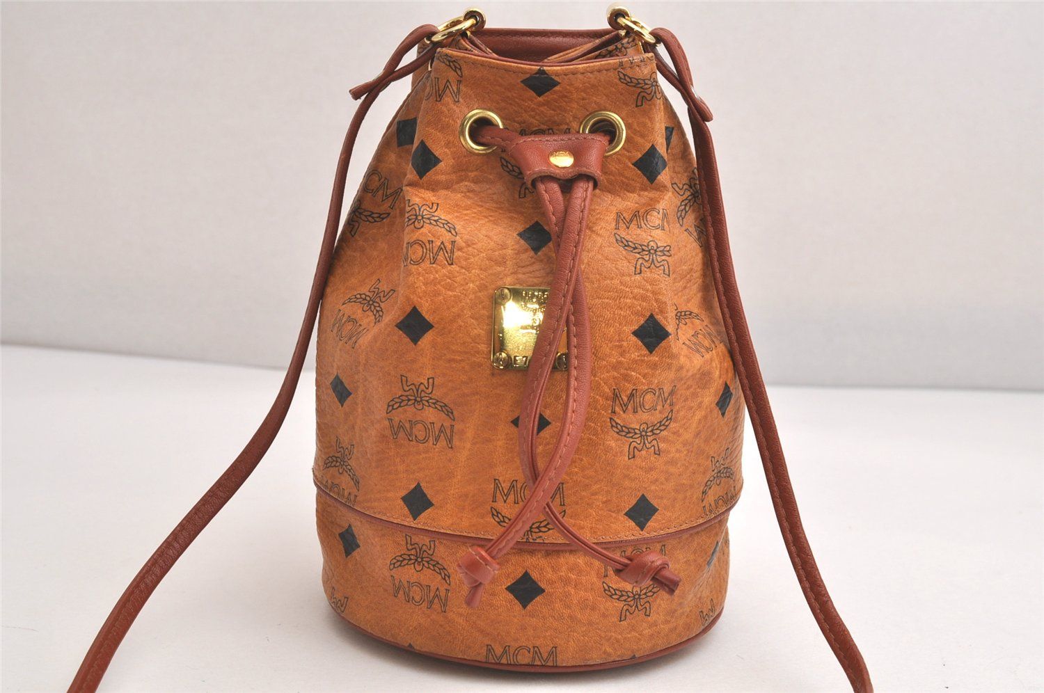 MCM エムシーエム ヴィセトス レザー 巾着型 ショルダークロスボディーバッグ ブラウン 4067N