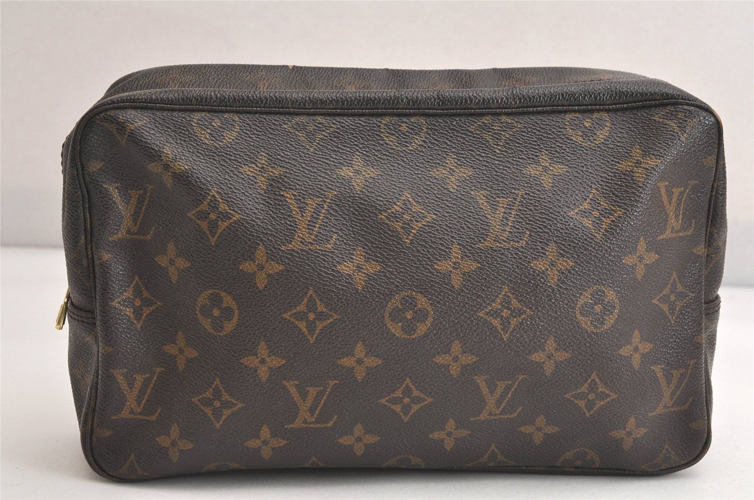 LOUIS VUITTON ルイヴィトン モノグラム トゥルース トワレット 28 クラッチハンドバッグ M47522 LV 4082N