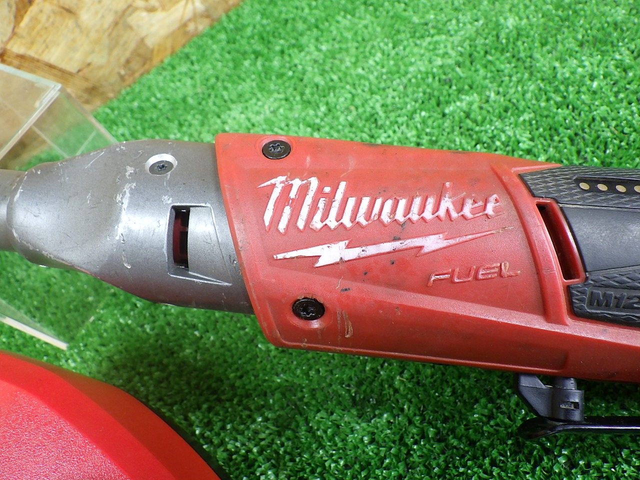 本体と充電器セット ミルウォーキー M12 FUEL 3|8インチ ロングラチェットレンチ M12FIR38L 品