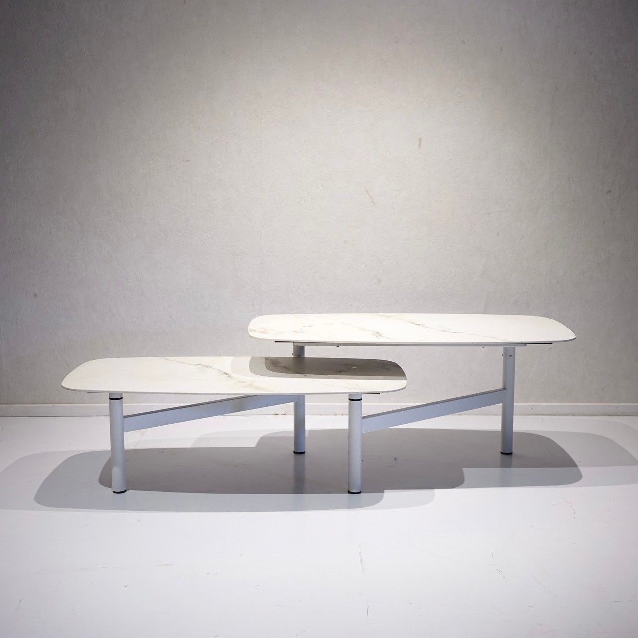 リーンロゼ ligne roset ロゼパントグラフ ROSETPantographe ローテーブル センターテーブル セラミック天板 可動式 テーブル ラグジュアリー モダン 北欧