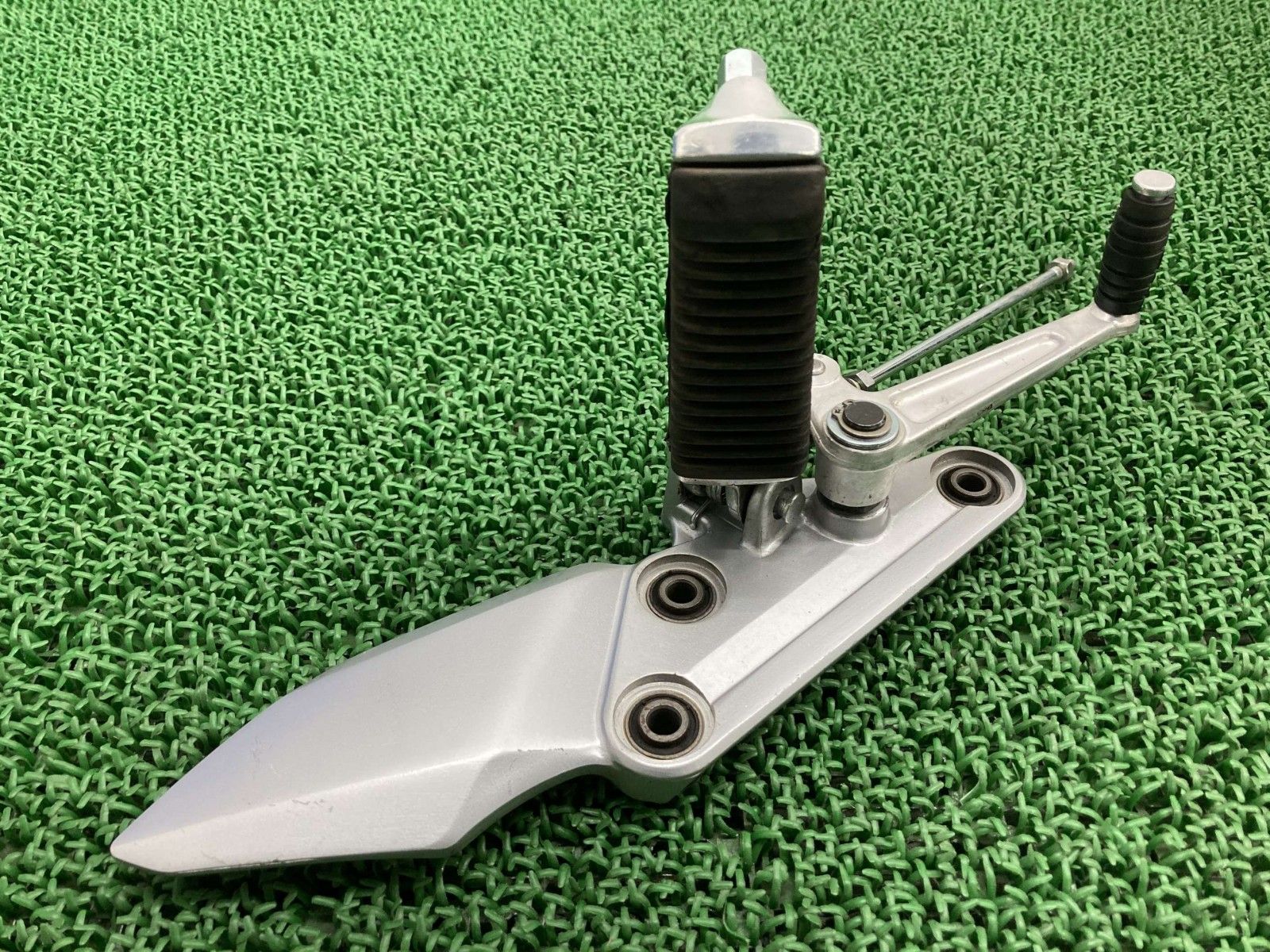 GSX1400 ステップ 左 42F スズキ 純正 バイク 部品 GY71A メインステップ シフトロッド シフトペダル 曲がり無し fB