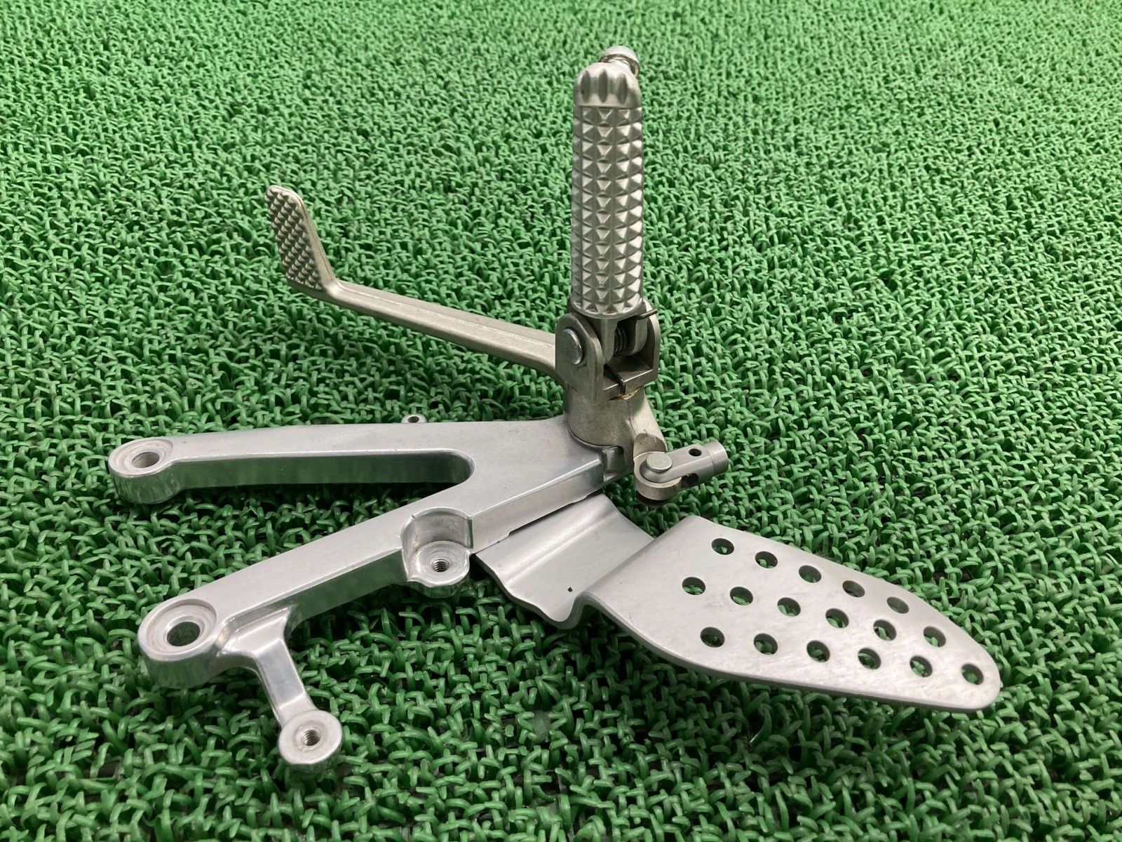 YZF-R1 ステップ 右 5JJ ヤマハ 純正 バイク 部品 RN04 00～01年 ブレーキペダル ペグ 曲がり無し 車検 Genuine Wr