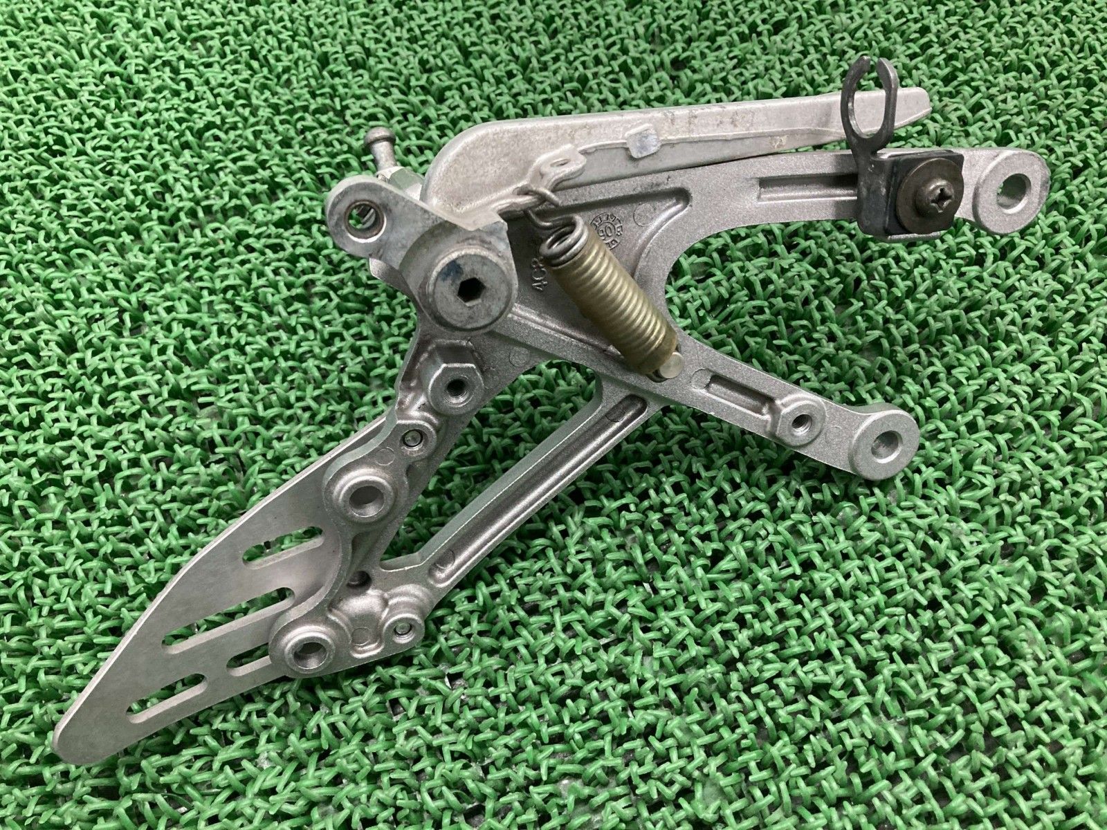 YZF-R1 ステップ 右 4C8 ヤマハ 純正 バイク 部品 RN20 メインステップ ブレーキペダル 曲がり無し 品薄 車検 Genuine Ve BRIGHTFACE_UK