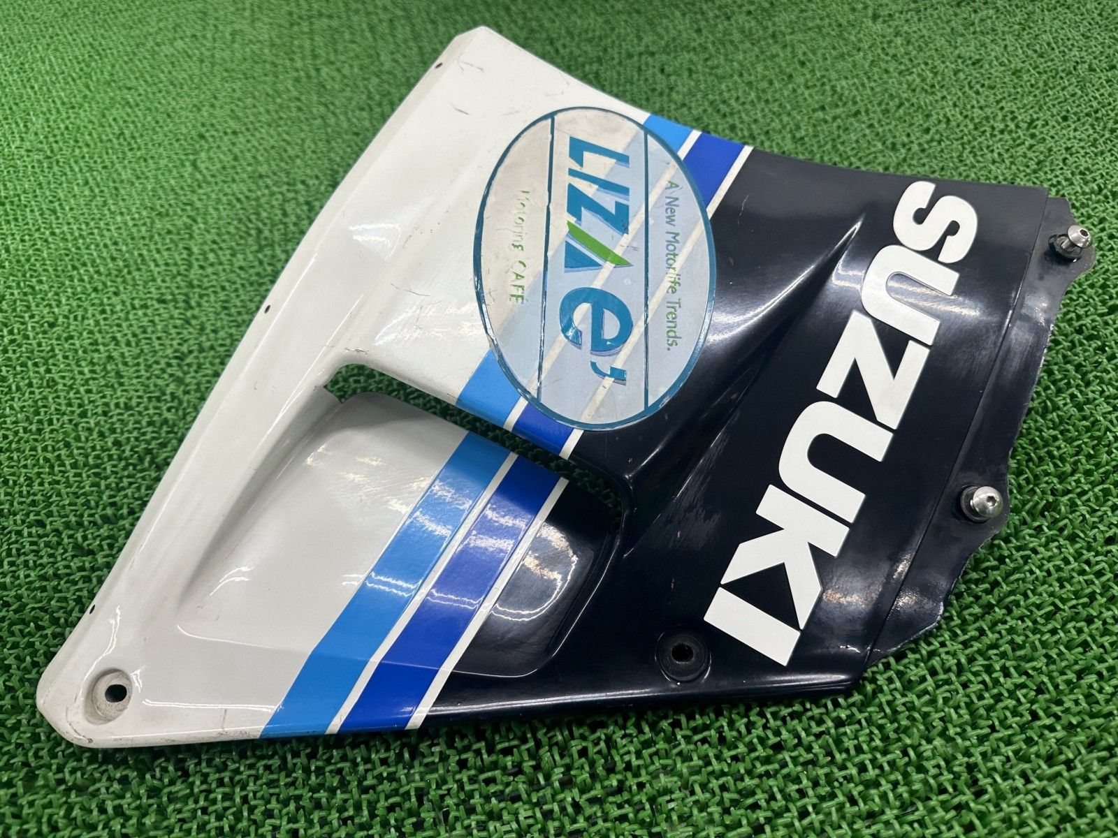 RG250ガンマ サイドカウル 左 青|白 スズキ 純正 GJ21A サイドカバー フロントサイド ステー インナー コケキズ無し qU