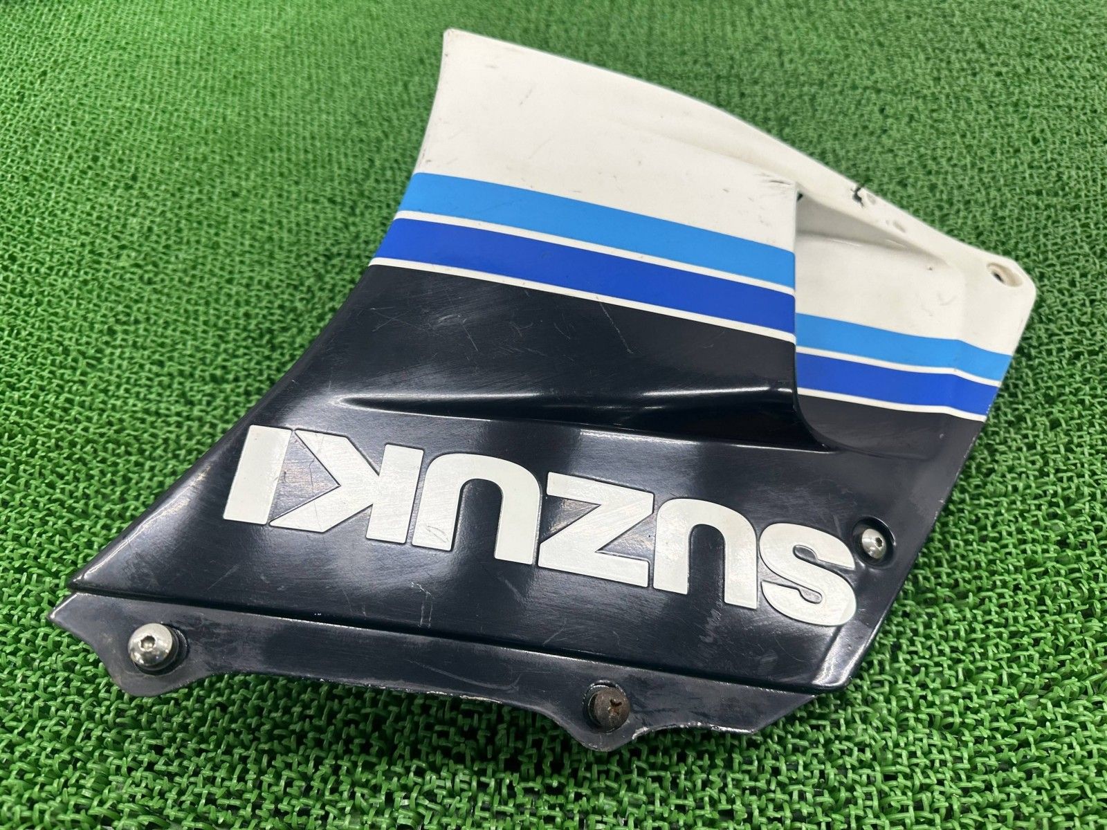 RG250ガンマ サイドカウル 右 青|白 スズキ 純正 GJ21A サイドカバー フロントサイド コケキズ無し 割れ欠け無し 品薄 Pr