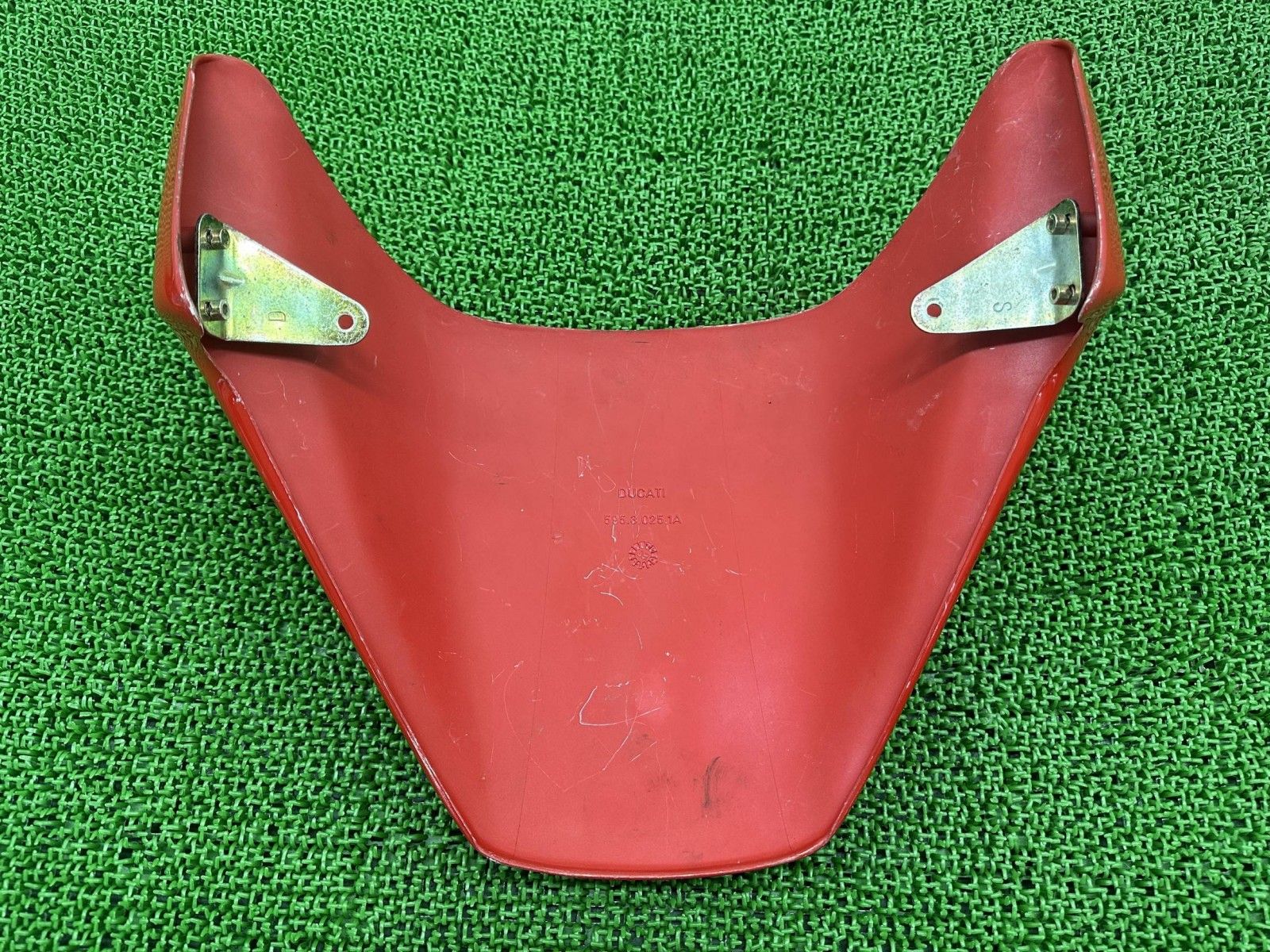 リアカバー 割れ欠け無し