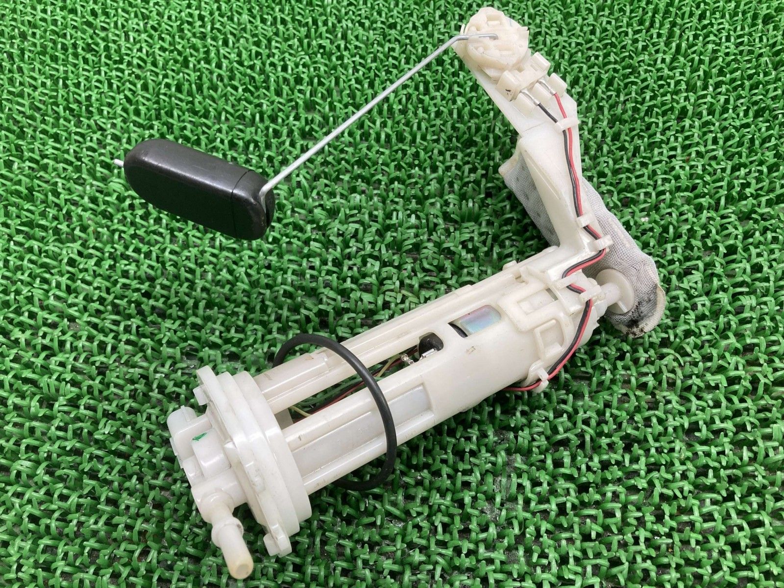 PCX125 フューエルポンプ ホンダ 純正 JF81 フューエルセンサー 燃料ポンプ 修復素材や部品取りに 割れ欠け無し 品薄 Pm