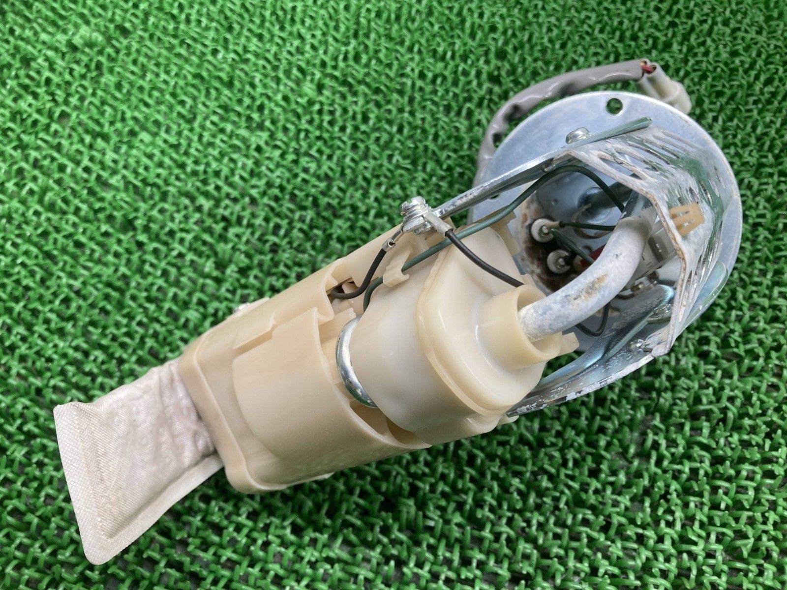 フューエルポンプ 15100-48H01