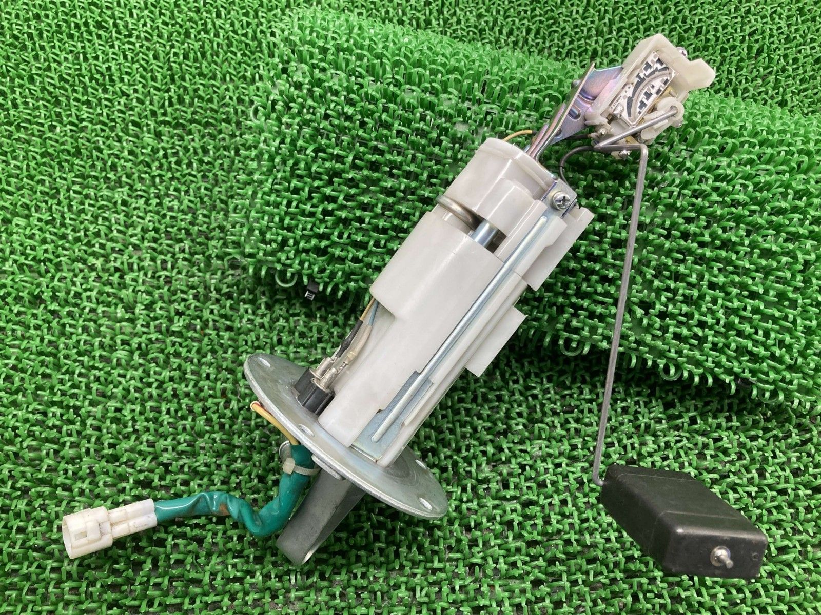 GSX1300Rハヤブサ フューエルポンプ 15100-15H11 スズキ 純正 GX72B HAYABUSA 隼 フューエルセンサー 燃料ポンプ oY