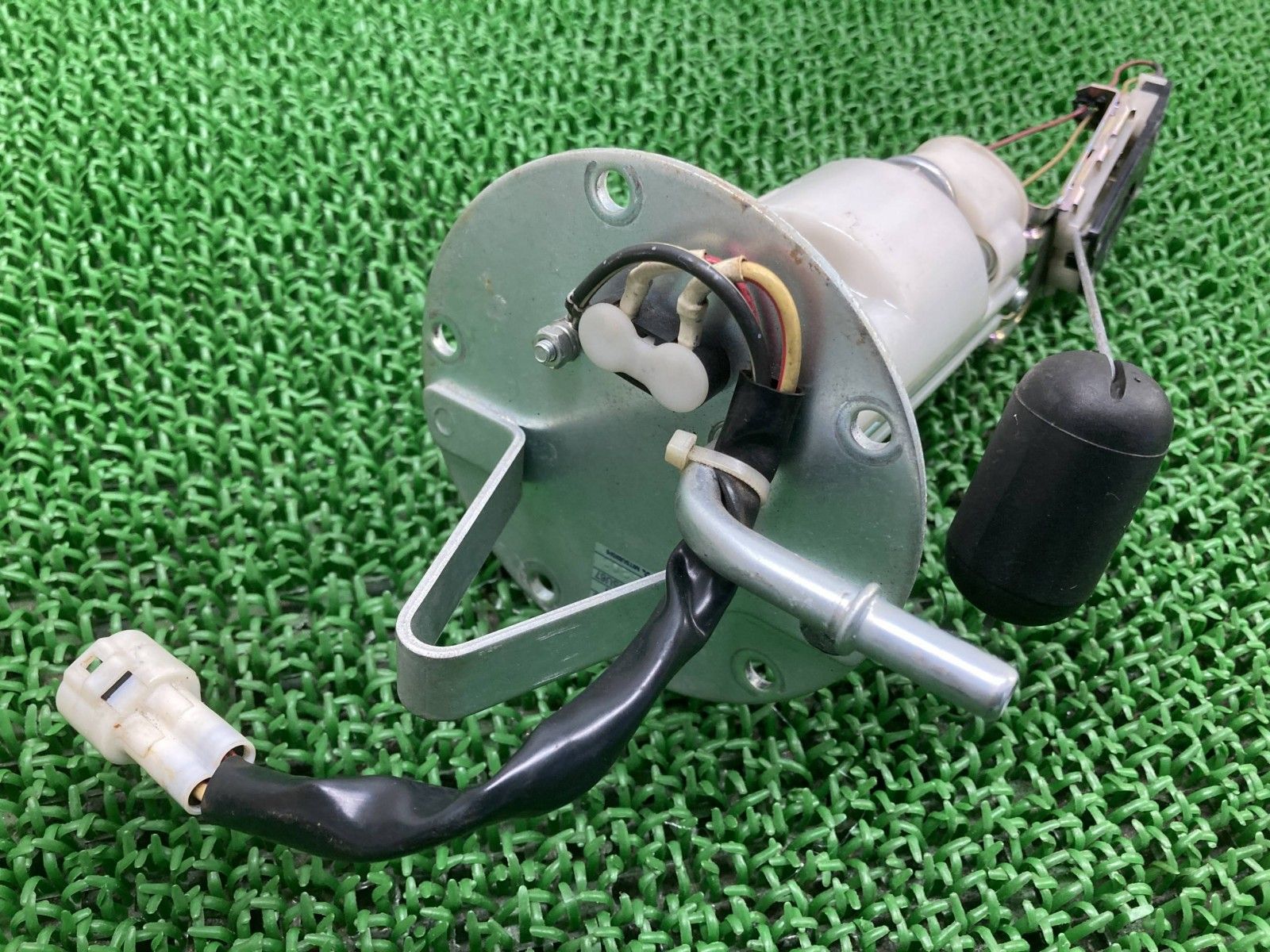 GSX-R600 フューエルポンプ 15100-14J00 スズキ 純正 GN7EA L1-L8 フューエルセンサー 燃料ポンプ コンディション良好 Yk