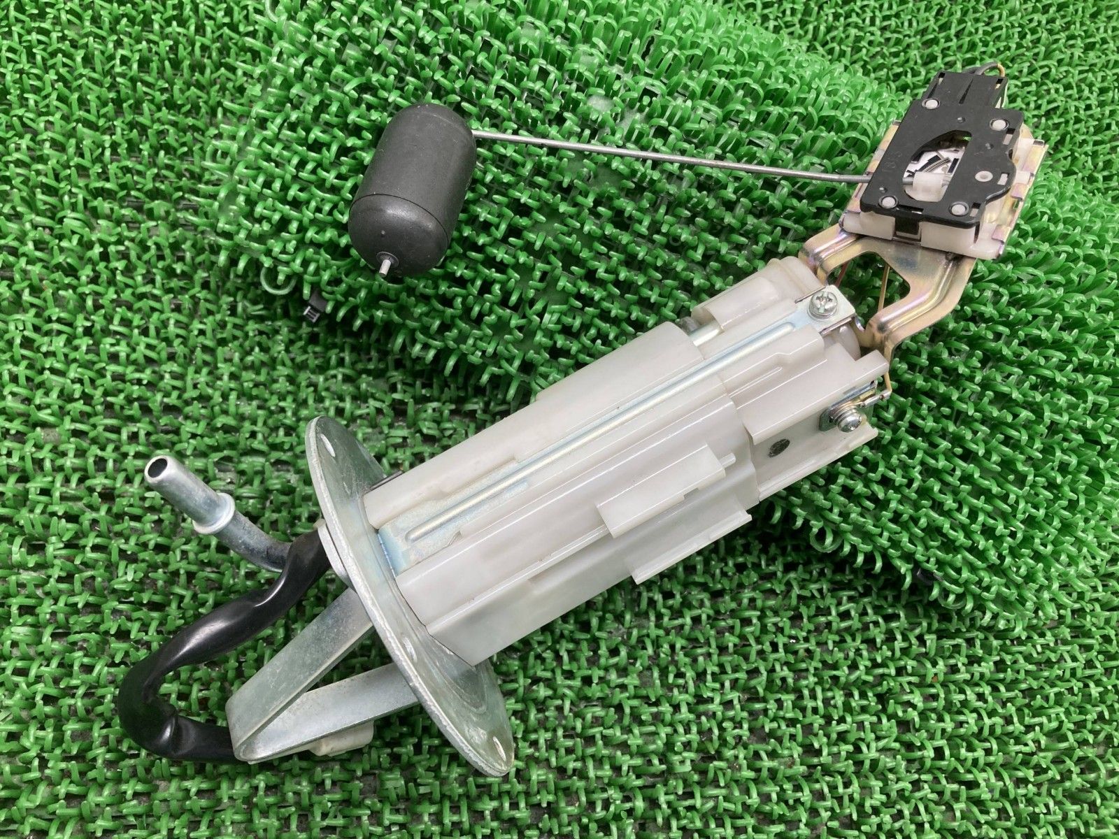 GSX-R600 フューエルポンプ 15100-14J00 スズキ 純正 GN7EA L1-L8 フューエルセンサー 燃料ポンプ コンディション良好 Yk