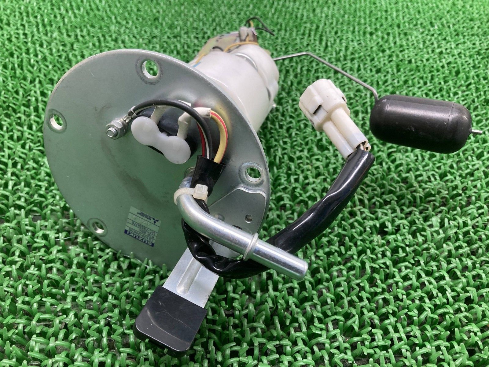 GSX-S1000 フューエルポンプ 15100-04K00 スズキ 純正 GT79A フューエルセンサー 燃料ポンプ コンディション良好 nU