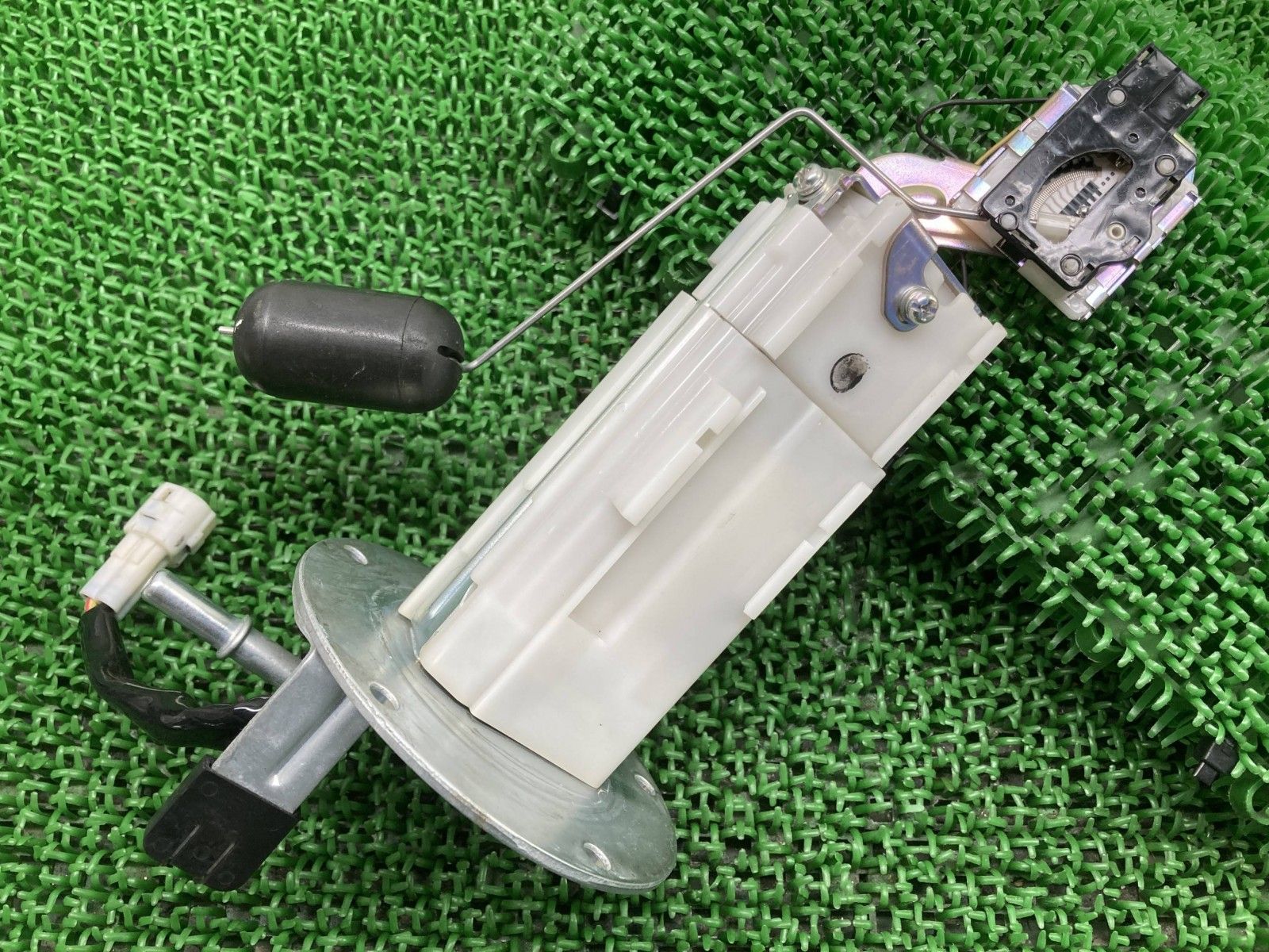 GSX-S1000 フューエルポンプ 15100-04K00 スズキ 純正 GT79A フューエルセンサー 燃料ポンプ コンディション良好 nU