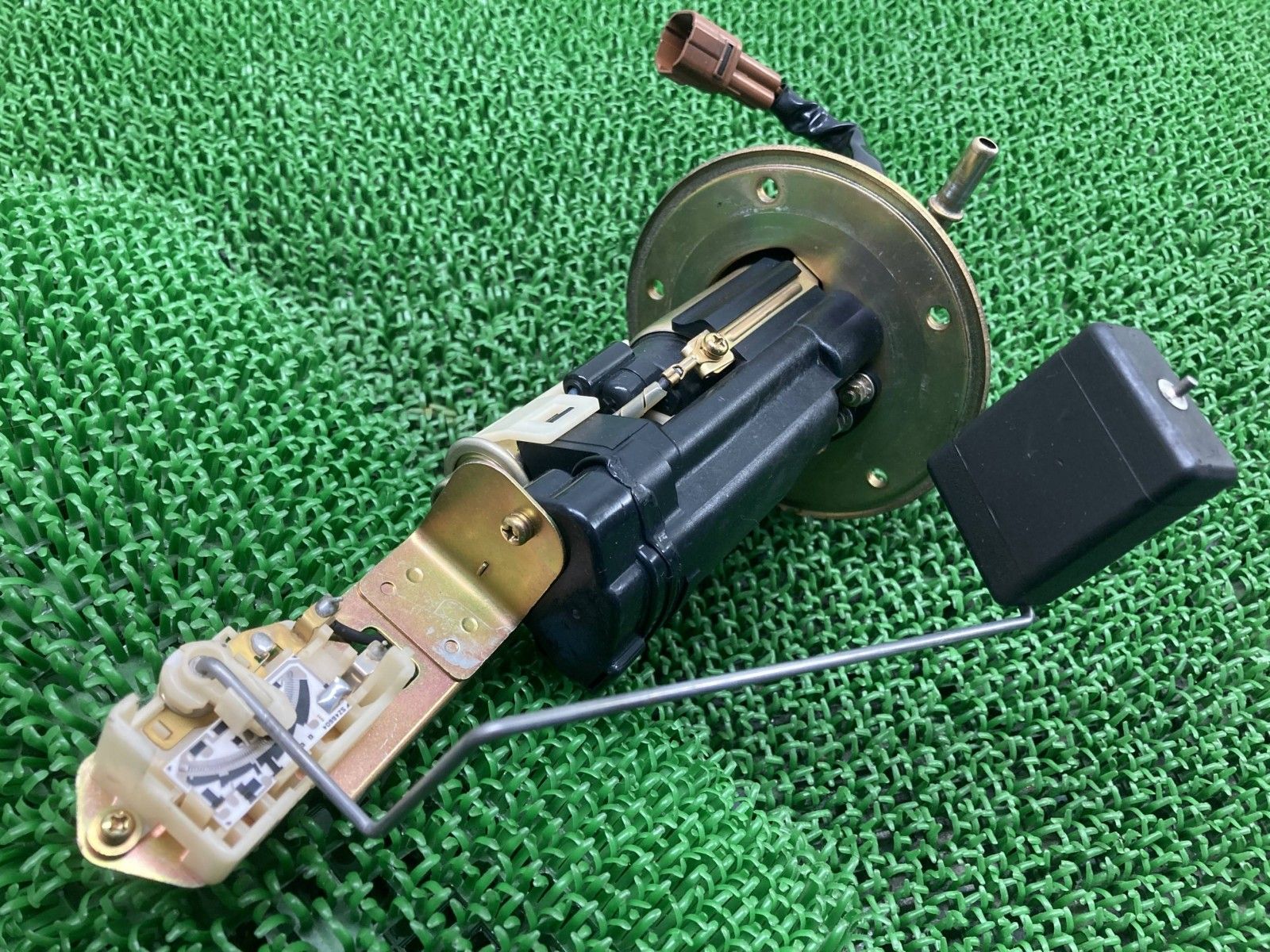 GSX1300Rハヤブサ フューエルポンプ 15100-24FB0 スズキ 純正 GW71A HAYABUSA 隼 フューエルセンサー 燃料ポンプ Jm BRIGHTFACE_UK