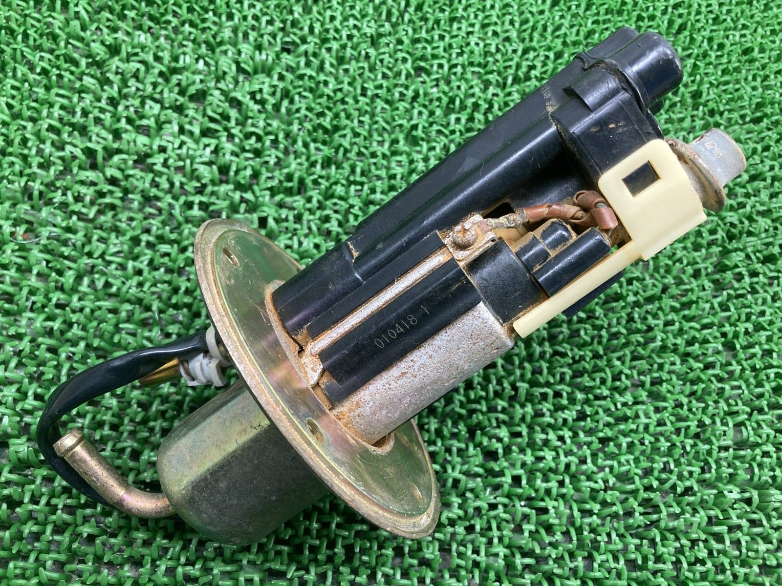 GSX1400 フューエルポンプ 15100-42F00 スズキ 純正 GY71A フューエルセンサー 燃料ポンプ 修復素材や部品取りに Er