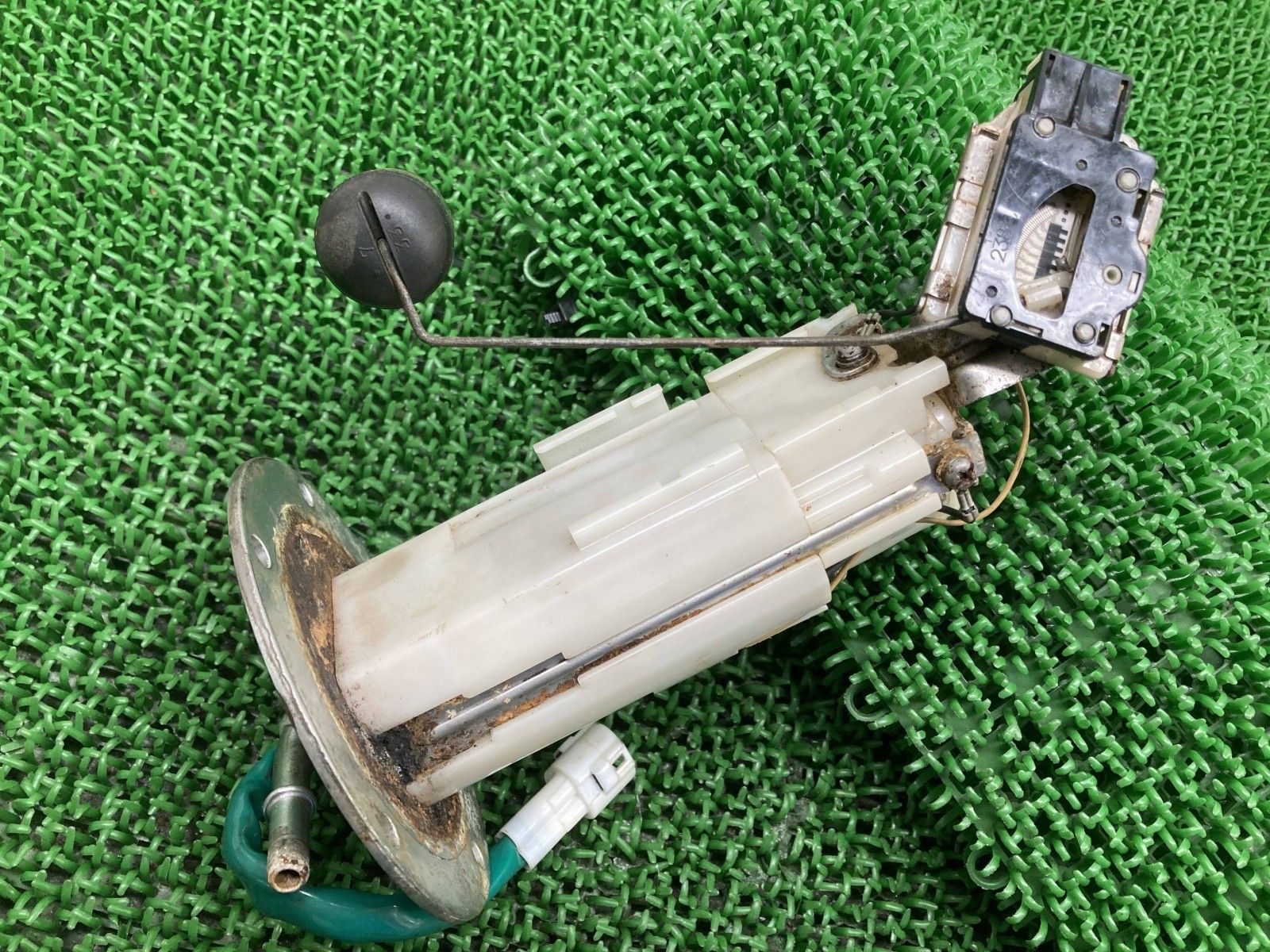 SV650 フューエルポンプ 15100-18K01 スズキ 純正 VP55B フューエルセンサー 燃料ポンプ 修復素材や部品取りに 品薄 cY