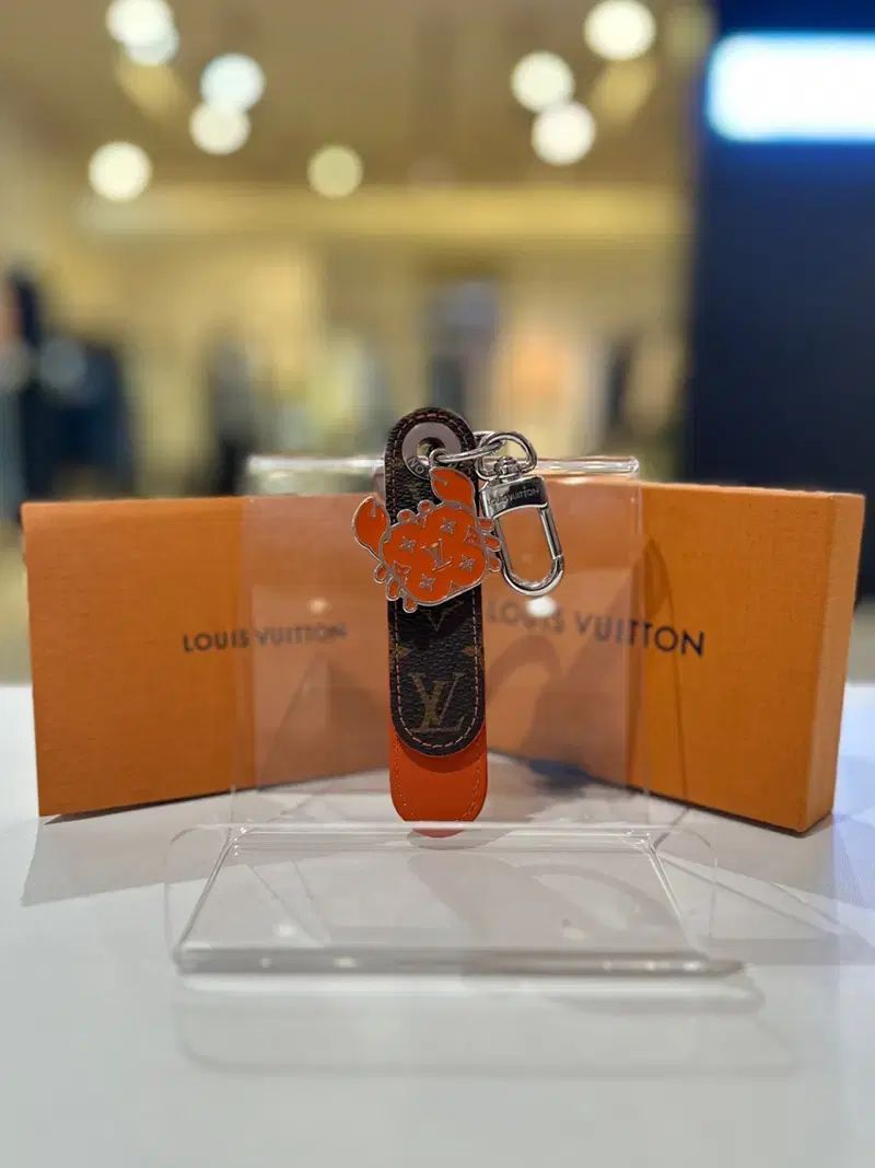 ルイヴィトン ドラゴンドゥ モノグラム タブ クラブ チャーム キーホルダー M02558
