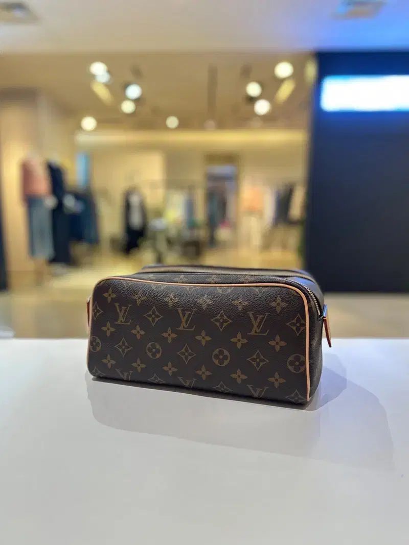 ルイヴィトン モノグラム ドップ キット トゥーレット ポーチバッグ 付き M44494
