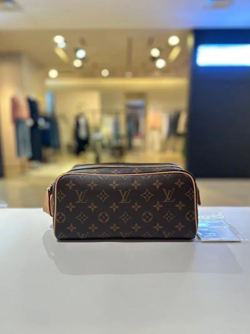 ルイヴィトン モノグラム ドップ キット トゥーレット ポーチバッグ 付き M44494