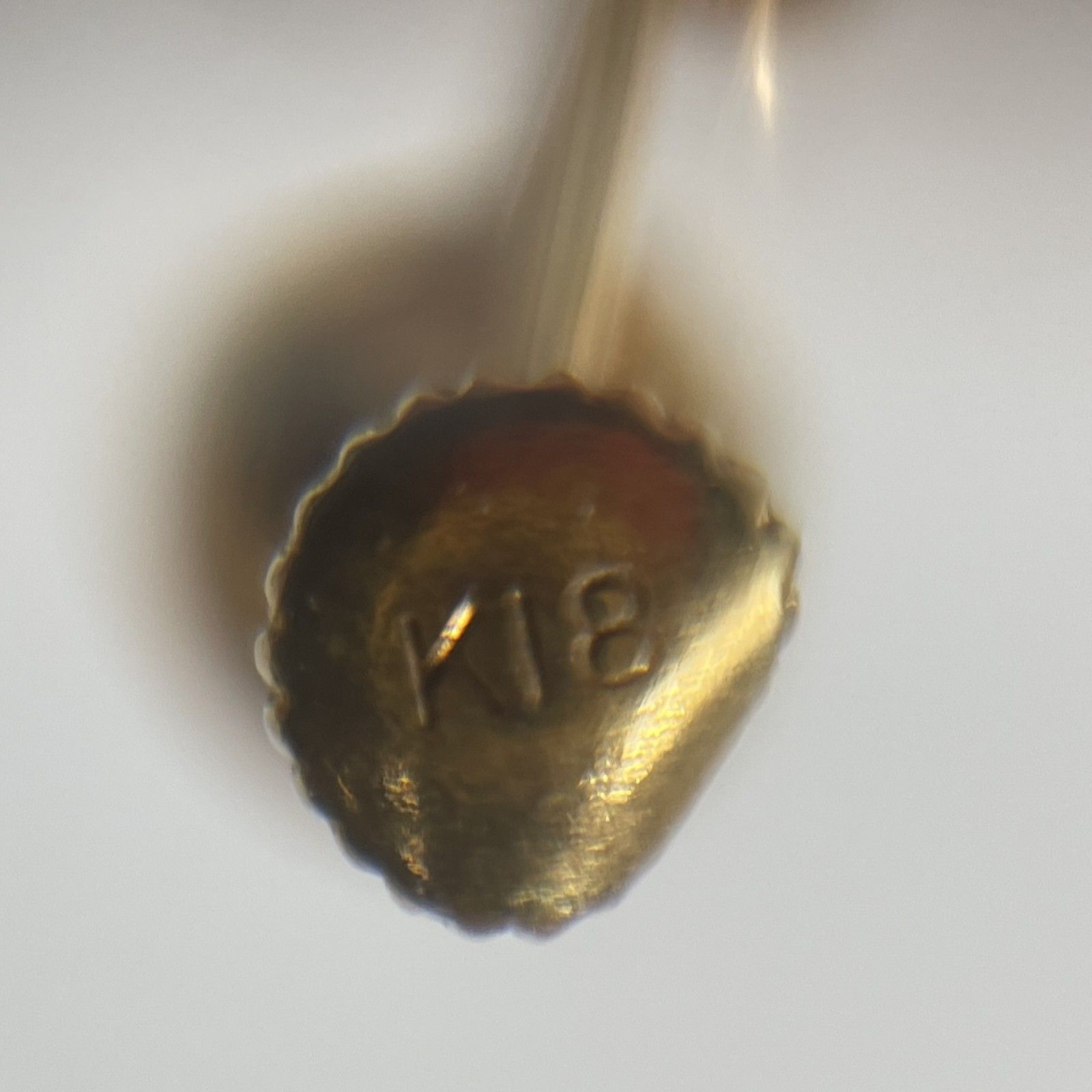 K18刻印 18金 ゴールドイヤリング パール飾り付き ネジ式 片耳のみ 総重量1.04g アクセサリー 現状品 0.001kg