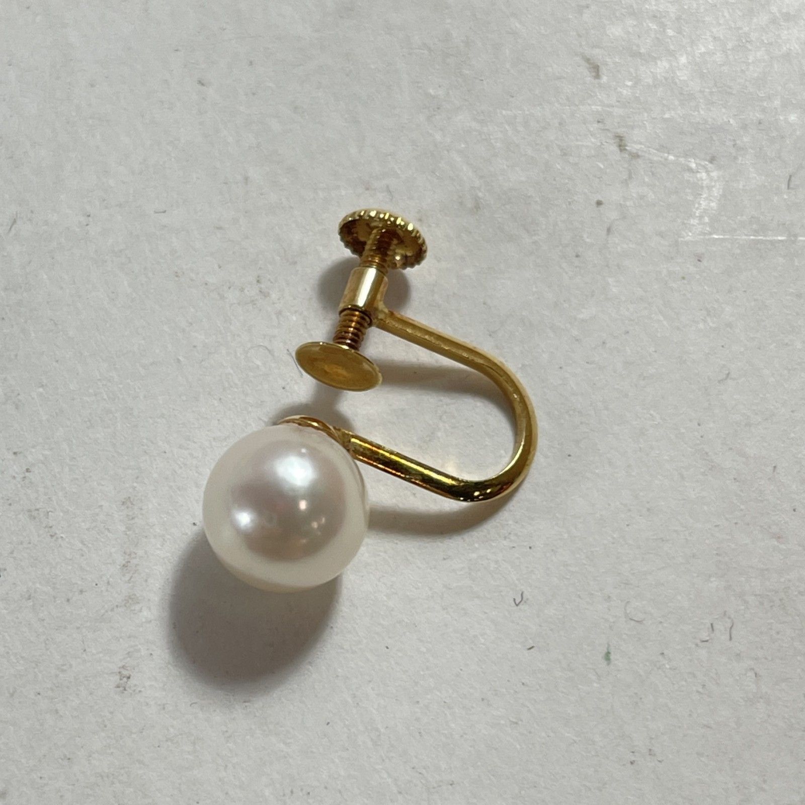 K18刻印 18金 ゴールドイヤリング パールイヤリング ネジ式 片耳のみ 総重量0.99g 現状品 0.0009kg