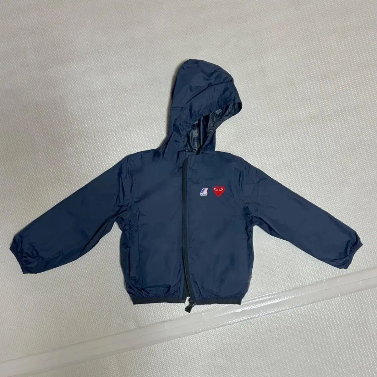 コム デ ギャルソン X K-WAY レッド ワッペン キッズ ウィンドブレーカー 4years