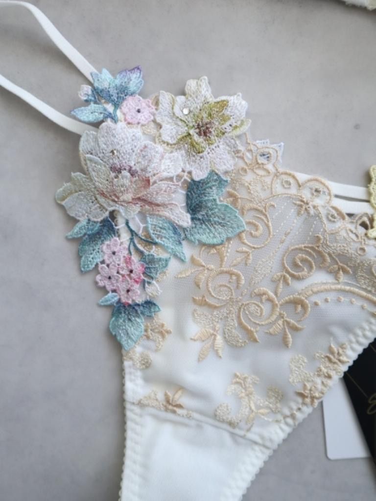 本当にお買い得です！ 店舗 品 製 Wacoal Salute ワコールサルート 19G おやゆび姫 日本製 ブラ＆ソング Tバックショーツ D75|M 送料込み 6460086 サマーセール。