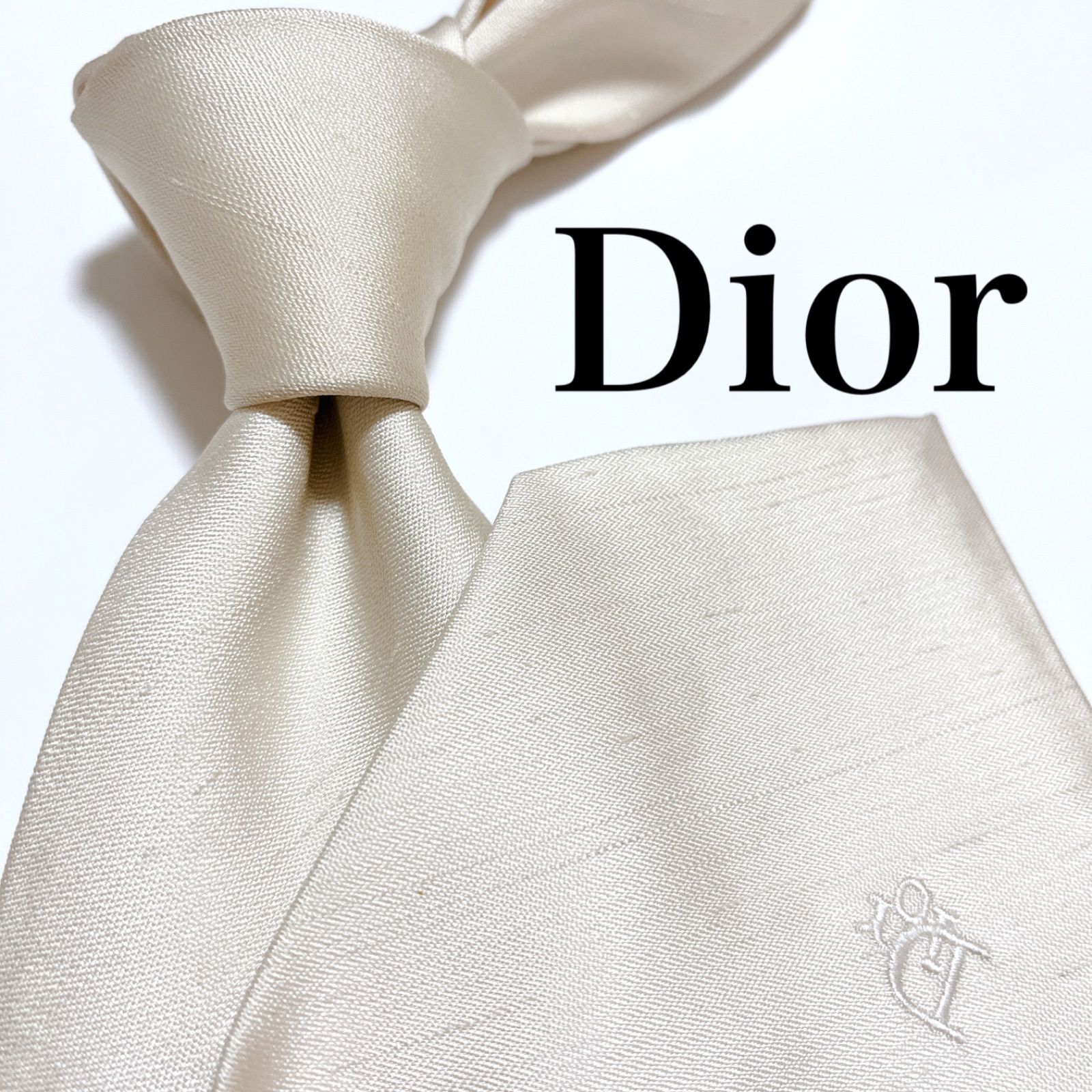 美品 クリスチャンディオール ネクタイ ハイブランド ソリッドタイ 無地 光沢 美品 クリスチャンディオールネクタイ ハイブランド ソリッドタイ 無地