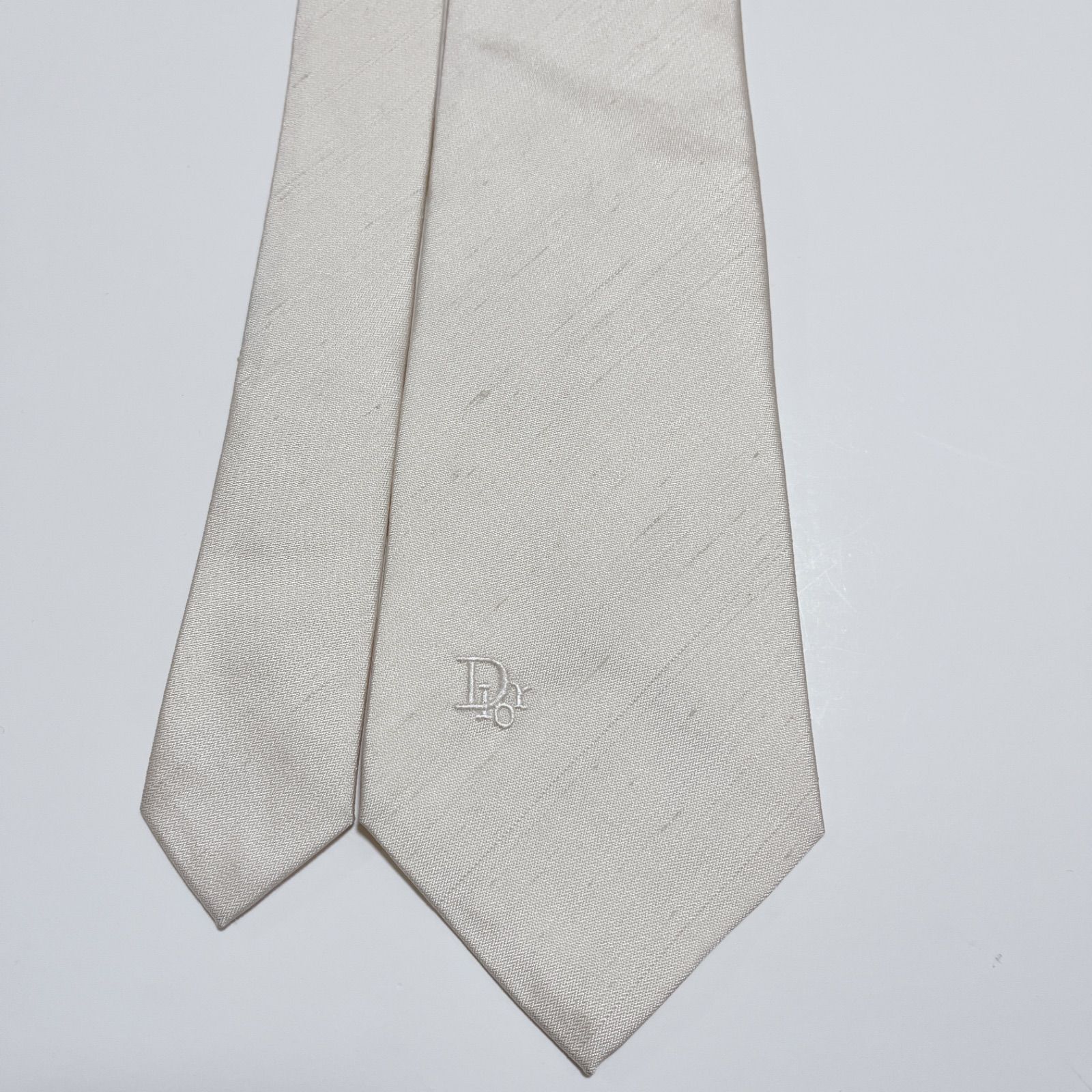 美品 クリスチャンディオール ネクタイ ハイブランド ソリッドタイ 無地 光沢 美品 クリスチャンディオールネクタイ ハイブランド ソリッドタイ 無地
