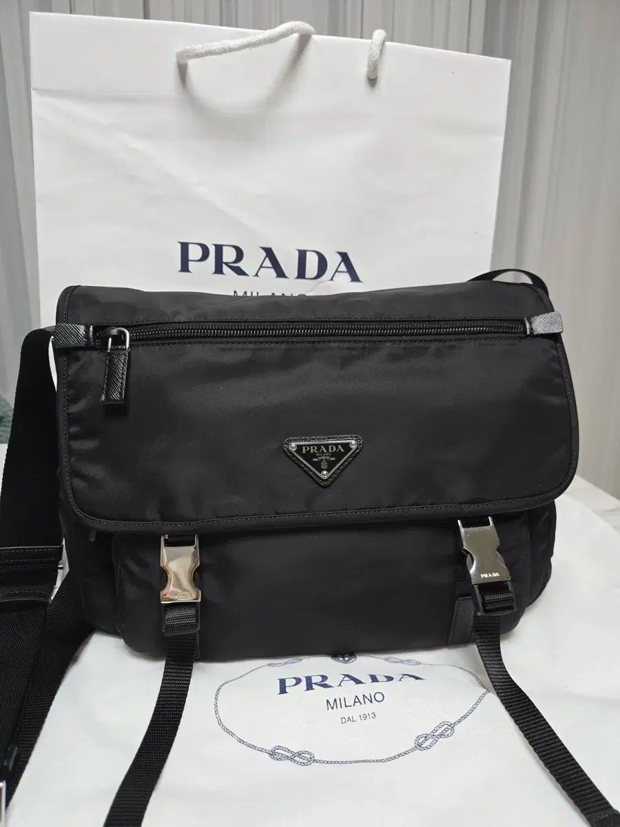 PRADA プラダ メッセンジャーバッグ