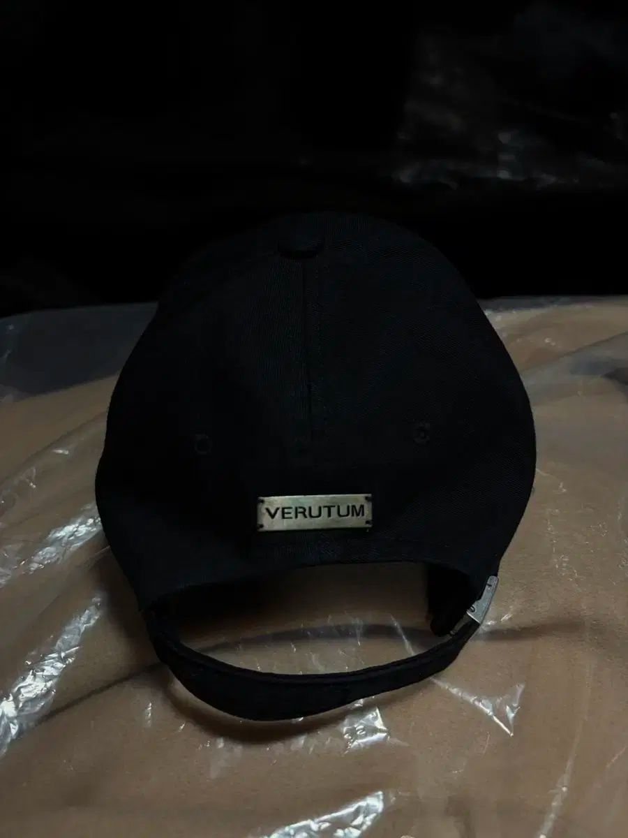 ヴェルタムブラックボールキャップ