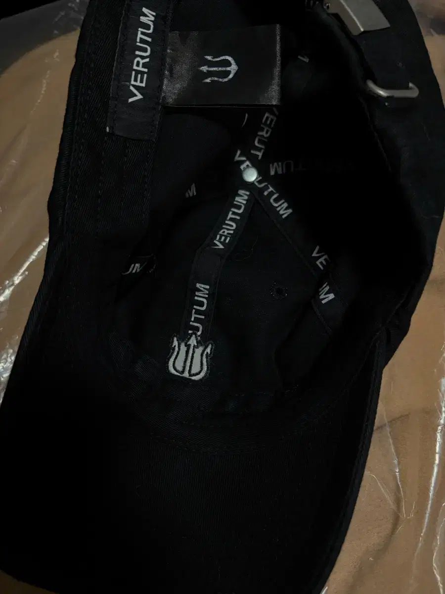 ヴェルタムブラックボールキャップ