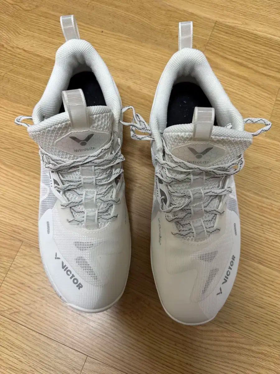 VICTOR ビクター バドミントンシューズ S82III NitroLite A_White