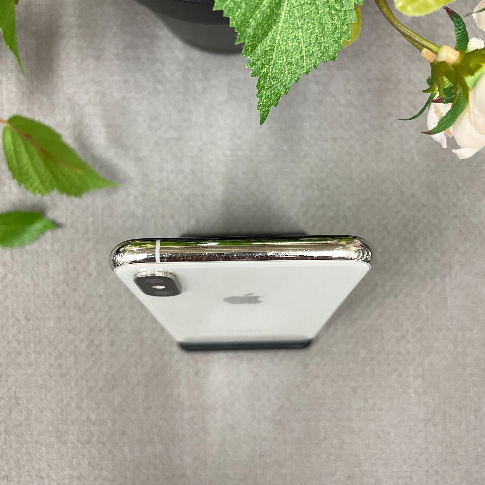 iPhone Xs 64GB シルバー 国内版 SIMフリー 送料無料 - メルカリ