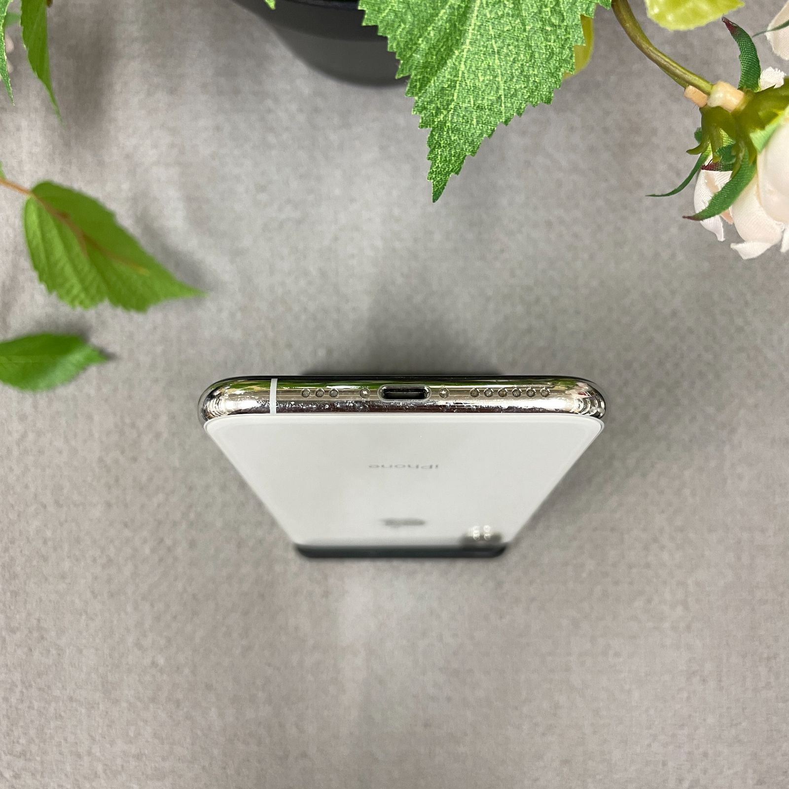 iPhone Xs 64GB シルバー 国内版 SIMフリー 送料無料 - メルカリ