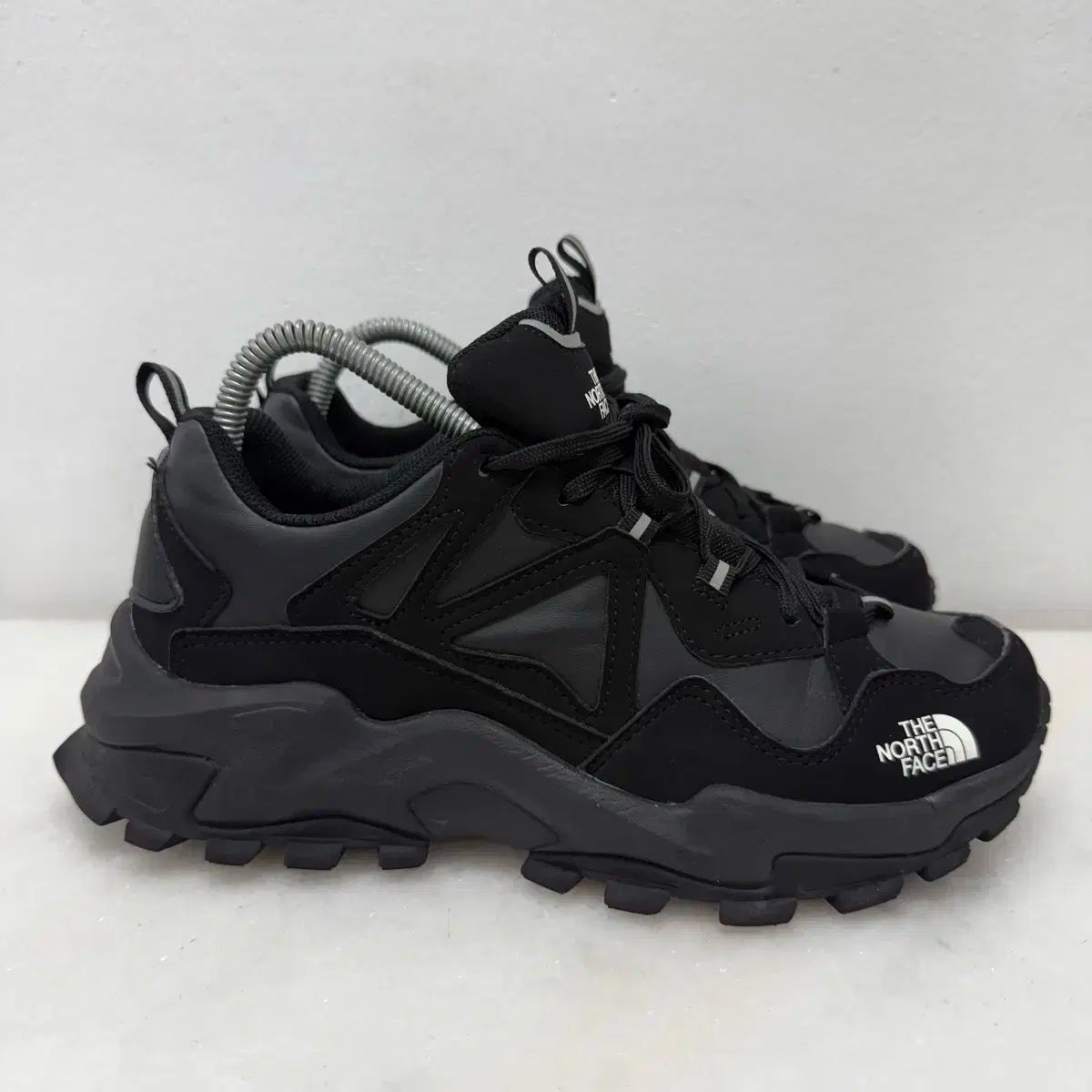 245 THE NORTH FACE ザノースフェイス トレッキングシューズ 登山靴 オールブラック