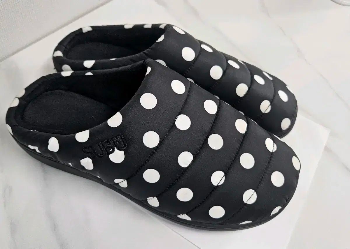 ダウン スリッパ