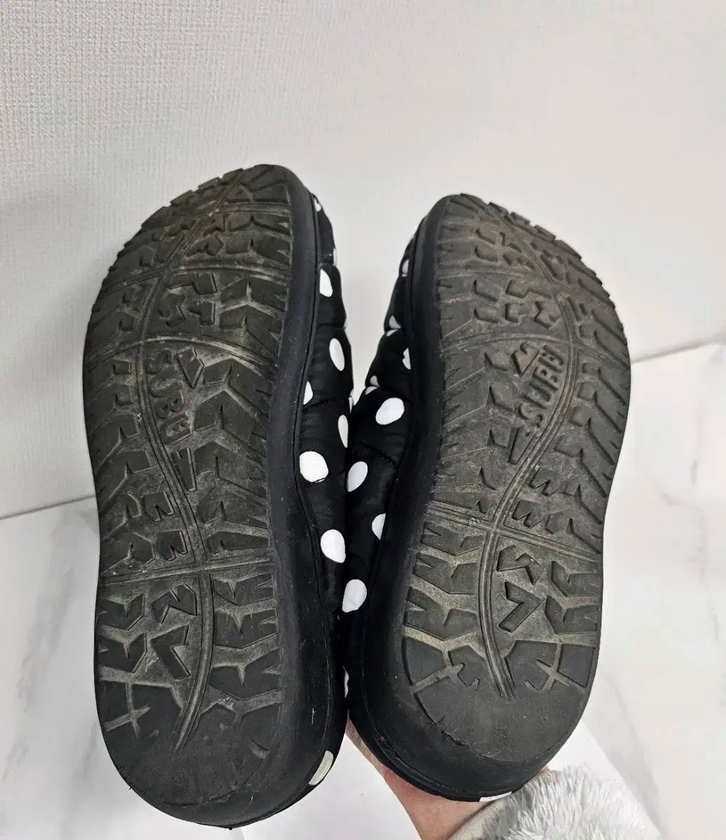 ダウン スリッパ