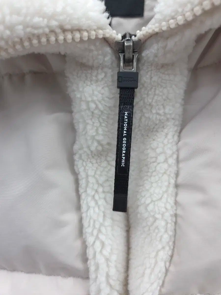 S ナショナルジオグラフィック ボアダウン アイボリー